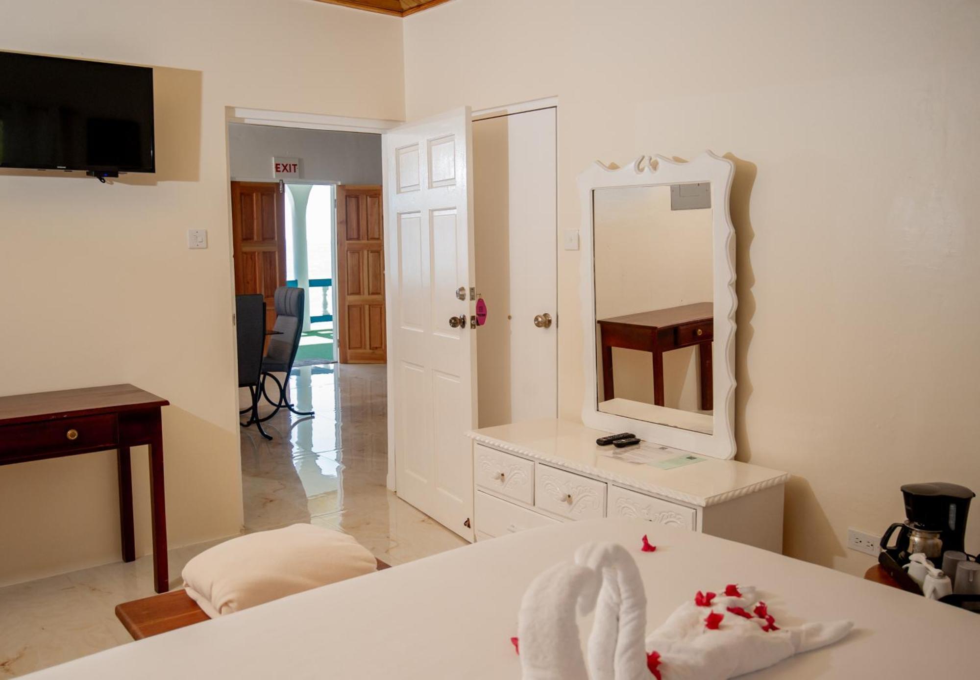 Beyond Sunset Resort & Villas Treasure Beach Eksteriør billede